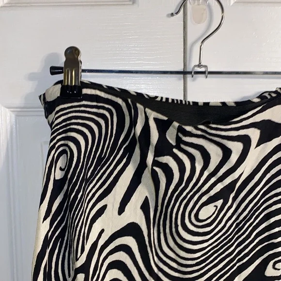 Geo Midi Skirt with Slit - Picture 6 of 7